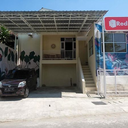 Reddoorz Syariah Near Universitas Mercu Buana Kampus 2 Yogyakarta Kejayan Bagian luar foto