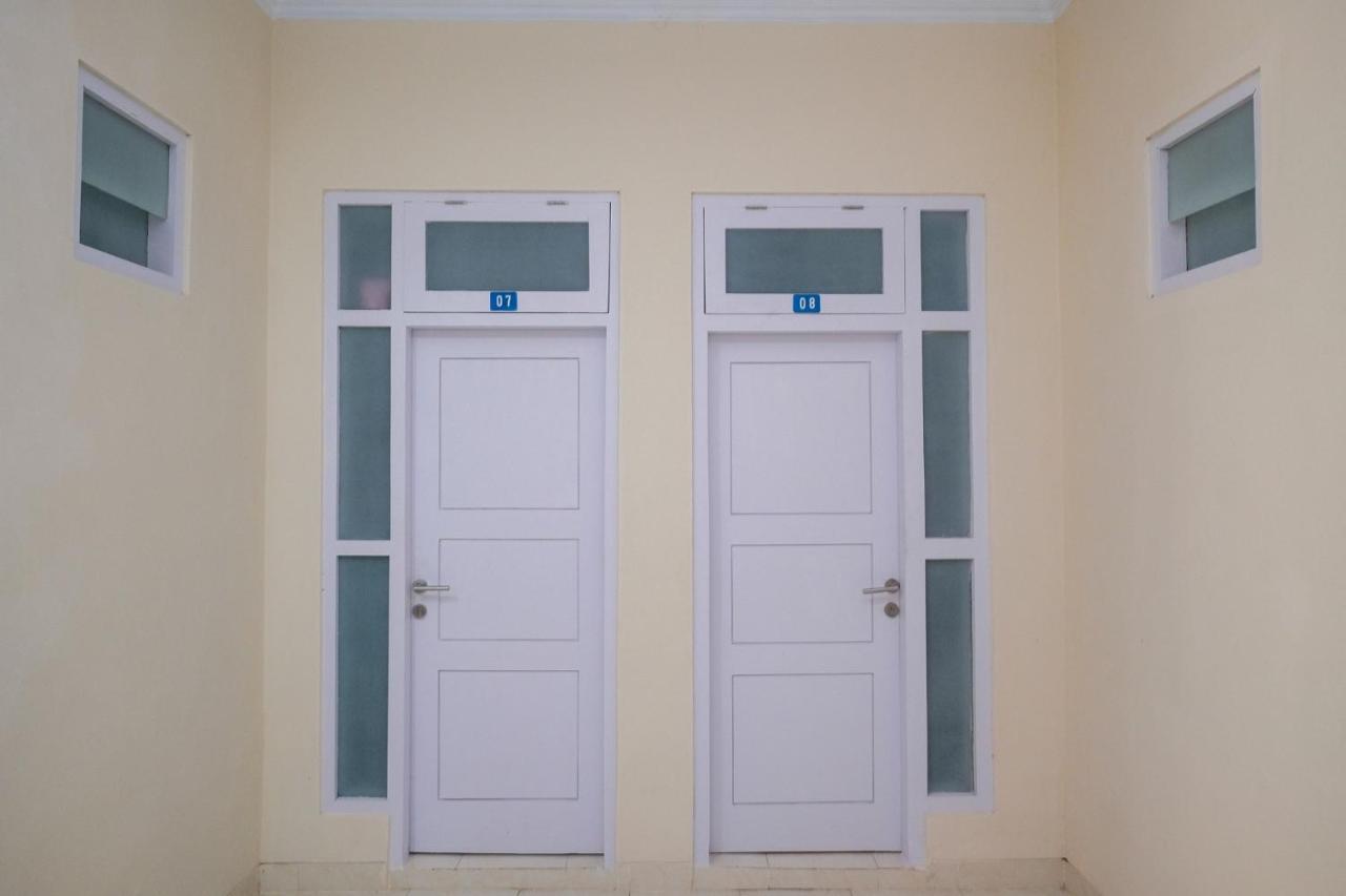 Reddoorz Syariah Near Universitas Mercu Buana Kampus 2 Yogyakarta Kejayan Bagian luar foto