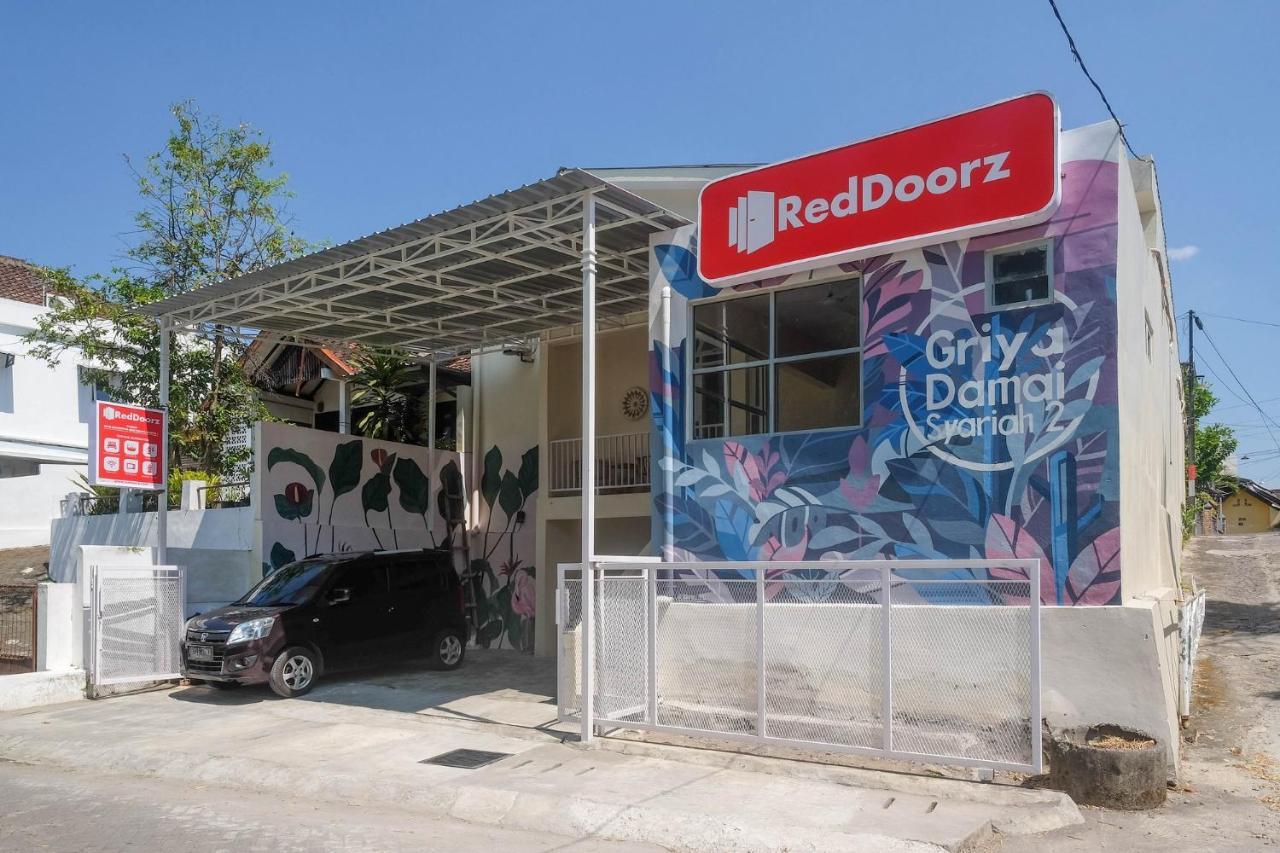 Reddoorz Syariah Near Universitas Mercu Buana Kampus 2 Yogyakarta Kejayan Bagian luar foto